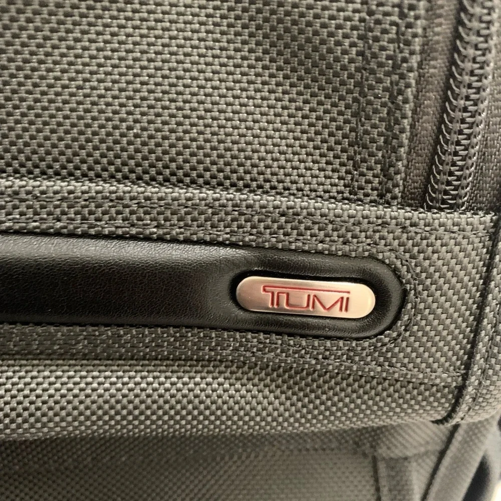 Tumi alpha brief